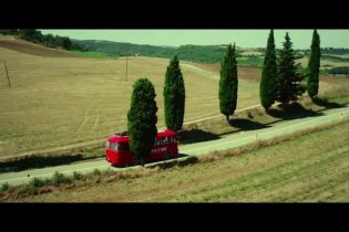 Clip 'Bongo Bongo' - La scuola più bella del mondo