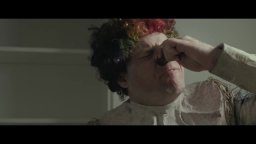 Clip 'Kent non riesce a togliere il costume' - Clown