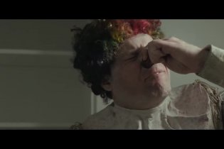 Clip 'Kent non riesce a togliere il costume' - Clown