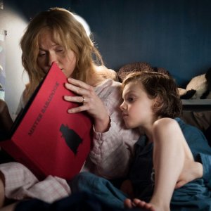 The Babadook: i protagonisti Essie Davis e Noah Wiseman in un'immagine del film