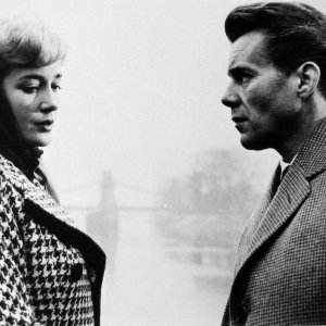 Victim - Sylvia Syms e Dirk Bogarde in una scena