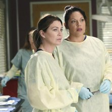 Grey's Anatomy: Ellen Pompeo e Sara Ramirez in una scena di Could We Start Again, Please? 