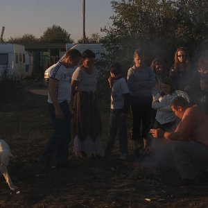 Eat Your Bones: una scena di gruppo tratta dal film