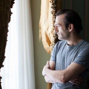 Martin Dubreuil in una scena del film Felix & Meira