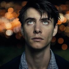 Big Significant Things: Harry Lloyd in una scena del film