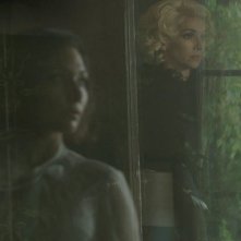 The Duke of Burgundy: una scena di trasparenze e riflessi tratta dal film