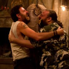 Ogni maledetto Natale: Valerio Mastandrea insieme a Stefano Fresi in una curiosa immagine del film