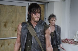 The Walking Dead: Norman Reedus e Melissa McBride in una scena di Consumed