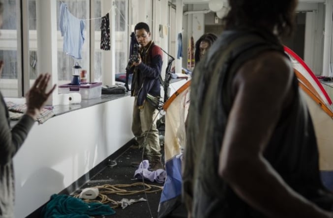 The Walking Dead: Tyler James Williams in una scena dell'episodio intitolato Consumed