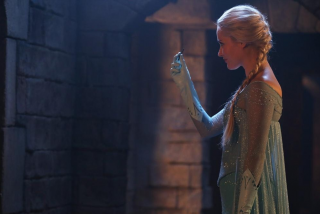 C'era una volta: Georgina Haig interpreta Elsa in Smash the Mirror