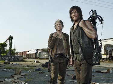 The Walking Dead: Melissa McBride e Norman Reedus in Consumed