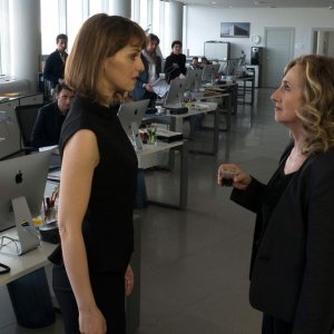 Scusate se esisto!: Paola Cortellesi con Lunetta Savino in una scena del film