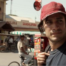 Chi è Dayani Cristal?: Gael Garcia Bernal in una scena tratta dal film diretto da Marc Silver