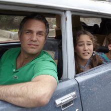Infinitely Polar Bear: Mark Ruffalo in auto con Imogene Wolodarsky e Ashley Aufderheide