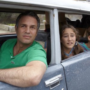 Infinitely Polar Bear: Mark Ruffalo in auto con Imogene Wolodarsky e Ashley Aufderheide