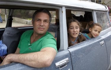 Infinitely Polar Bear: Mark Ruffalo in auto con Imogene Wolodarsky e Ashley Aufderheide