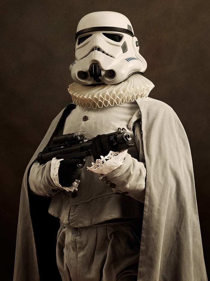 Stormtrooper rinascimentale in una foto di Sacha Goldberger