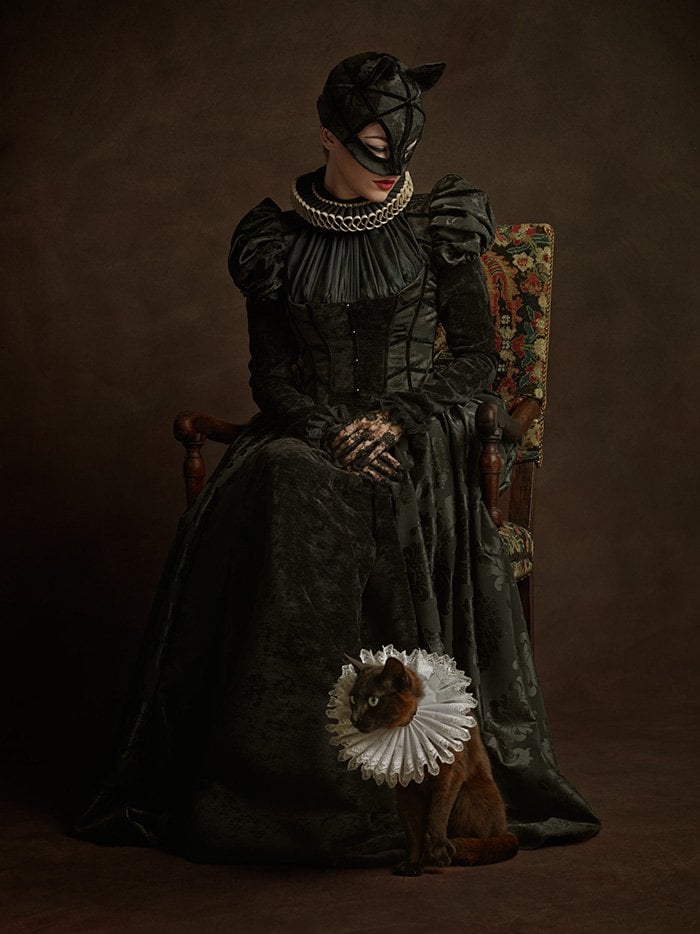 Catwoman rinascimentale in una foto di Sacha Goldberger