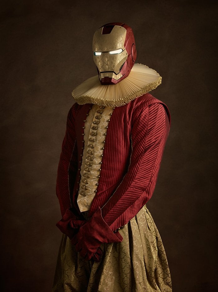 Iron Man rinascimentale in una foto di Sacha Goldberger