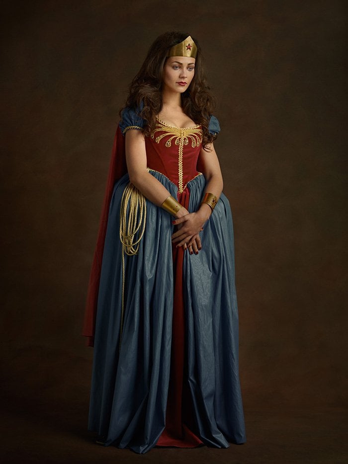 Wonder Woman rinascimentale in una foto di Sacha Goldberger