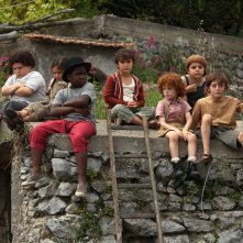 Si accettano miracoli: bambini imbronciati in una scena della commedia