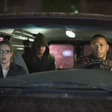Arrow: Emily Bett Rickards, Stephen Amell e David Ramsey in Draw Back Your Bow