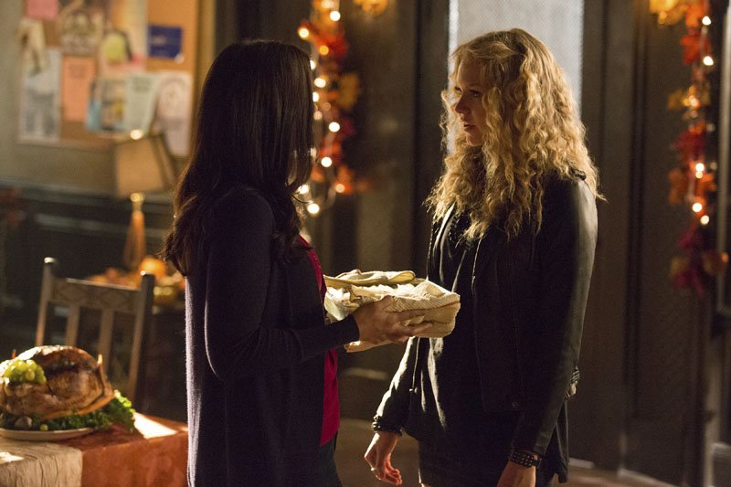 The Vampire Diaries: Jodi Lyn O'Keefe e Penelope Mitchell nell'episodio intitolato Fade Into You