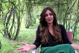 Intervista esclusiva ad Ambra Angiolini - Un natale stupefacente
