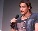 Pirati dei Caraibi 5: Brenton Thwaites in Dead Men Tell No Tales