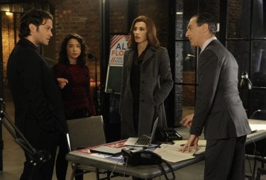 The Good Wife: Julianna Margulies e Alan Cumming nell'episodio intitolato The Trial