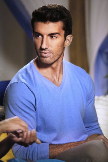 Jane the Virgin: l'attore Justin Baldoni interpreta Rafael Solano in Chapter Seven