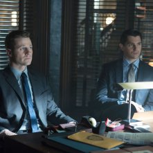 Gotham: Ben McKenzie e Nicholas D'Agosto nell'episodio LoveCraft