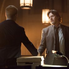 Gotham: gli attori Ben McKenzie e Donal Logue in una scena dell'episodio LoveCraft