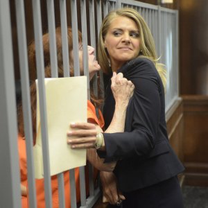 Benched: Eliza Coupe in un'immagine della prima stagione