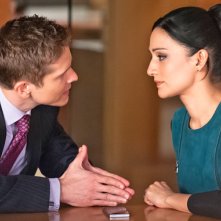 The Good Wife: Matt Czuchry e Archie Panjabi in una scena dell'episodio The Trial
