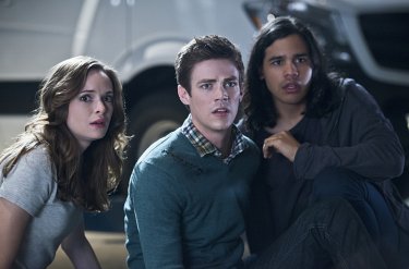 The Flash: Danielle Panabaker, Grant Gustin e Carlos Valdes nella puntata intitolata Power Outage