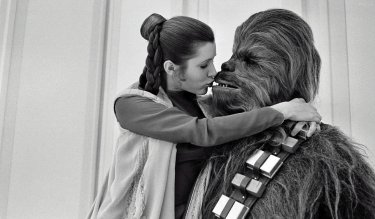 Star Wars: Leia bacia Chewbacca