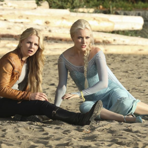 C'era una volta: le attrici Jennifer Morrison e Georgina Haig in una scena dell'episodio intitolato Fall