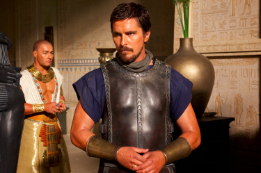 Christian Bale e Joel Edgerton in una scena di Exodus - Dei e Re