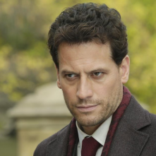 Forever: il protagonista Ioan Gruffudd in una scena dell'episodio The Man in the Killer Suit 
