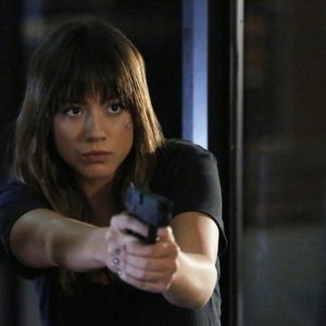 Agents of S.H.I.E.L.D.: Chloe Bennet interpreta Skye in una scena dell'episodio intitolato Ye Who Enter Here 