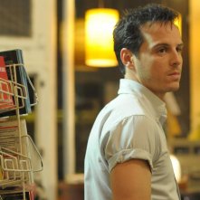 Andrew Scott in una scena di Pride