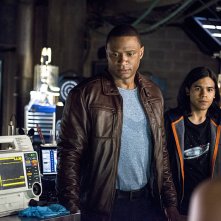 Arrow: David Ramsey e Carlos Valdes in The Brave and the Bold