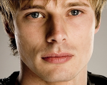 Bradley James è l'anticristo Damien