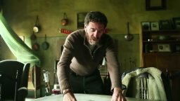 Featurette 'Le regole dello Spurchiafiletto spiegate da Valerio Mastandrea' - Ogni maledetto Natale