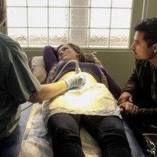 Gracepoint: Virginia Kull e Michael Peña nel nono episodio