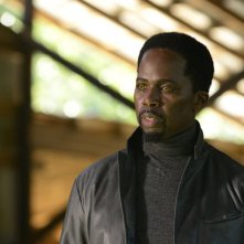 Constantine: l'attore Harold Perrineau in una scena dell'episodio Blessed Are The Damned