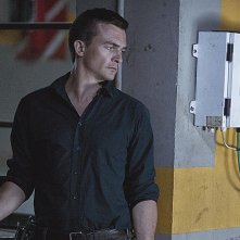 Homeland: Rupert Friend in una scena dell'episodio 13 Hours in Islamabad 