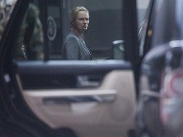 Homeland: l'attrice Laila Robins in una scena dell'episodio 13 Hours in Islamabad