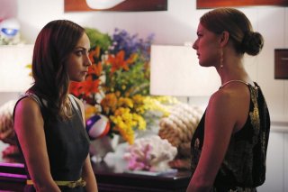 Revenge: le attrici Courtney Ford ed Emily VanCamp in Atonement